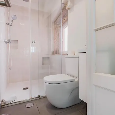 The Blue Tiles Walkway Лиссабон