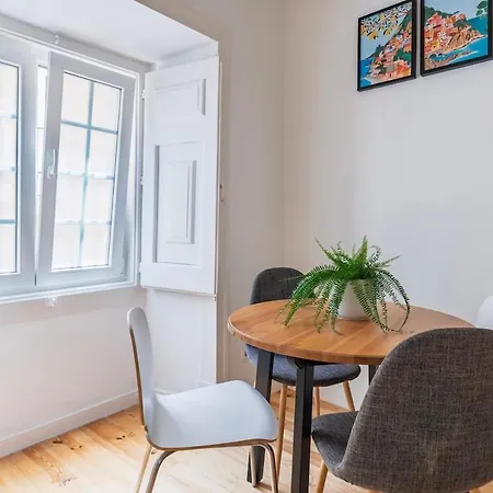 The Blue Tiles Walkway ליסבון